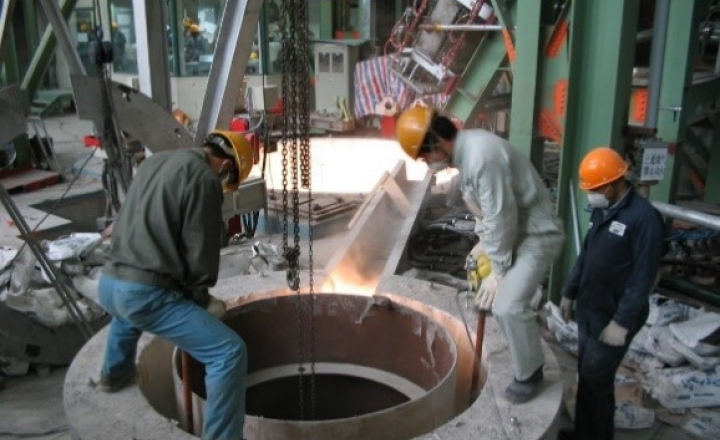 SAINT-GOBAIN铸造溶液的产品产品的产品A26 A 126干燥的水泥是涂料锅，预熔炉和电感器衬里市场上的签名产品。