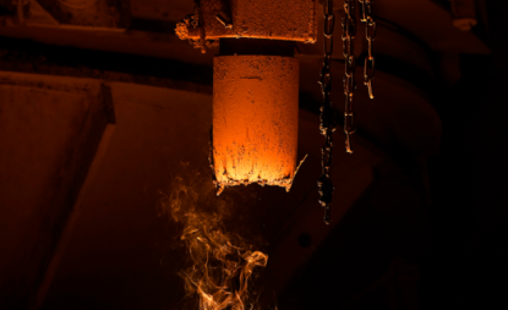 圣戈班为铜炉应用提供完全定制的工程解决方案。我们的耐火材料设计理念，结合特殊水泥，最大限度地减少炉渣和耐火材料夹杂物，从而产生更清洁的金属。